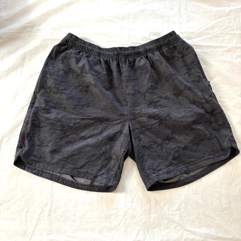 NWOT RHONE Mako Unlined 7” Navy Black Camo Swim Trunks SZ L